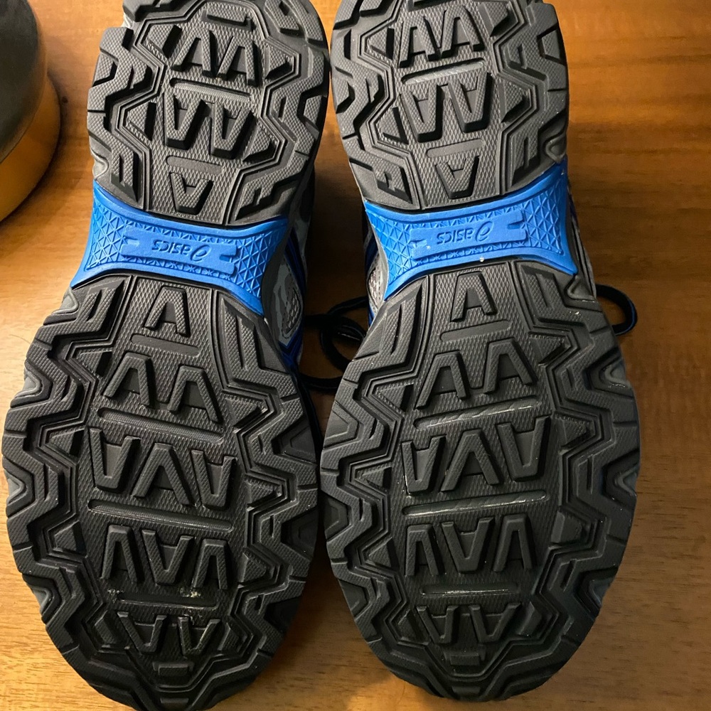 ASICS - Picture 4 of 5